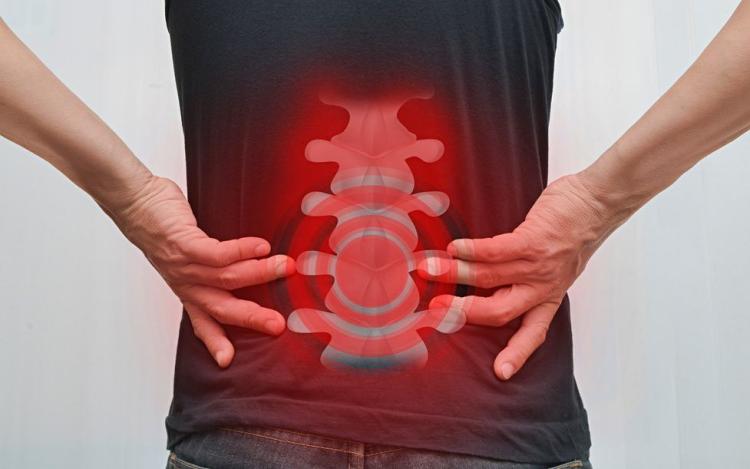 干细胞疗法治疗脊髓损伤的前景和缺点：正在进行的试验和未来方向