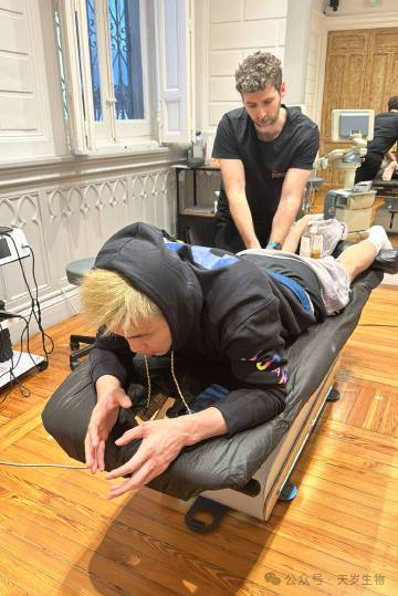 他在西班牙康复时间不太长，将参加第三阶段比赛的训练