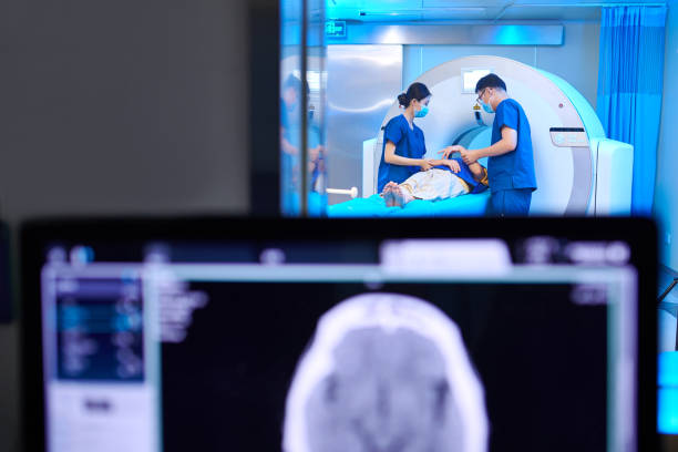 重塑治疗神经退行性疾病的未来:干细胞与工程化外泌体的临床转化进展 重塑治疗神经退行性疾病的未来:干细胞与工程化外泌体的临床转化进展